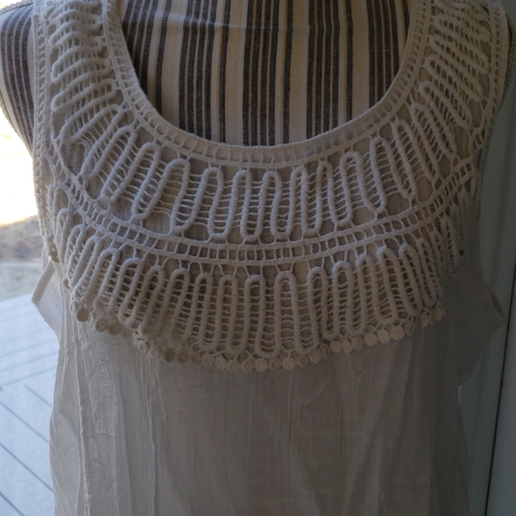 High/low lace tank - Picture 2 of 4